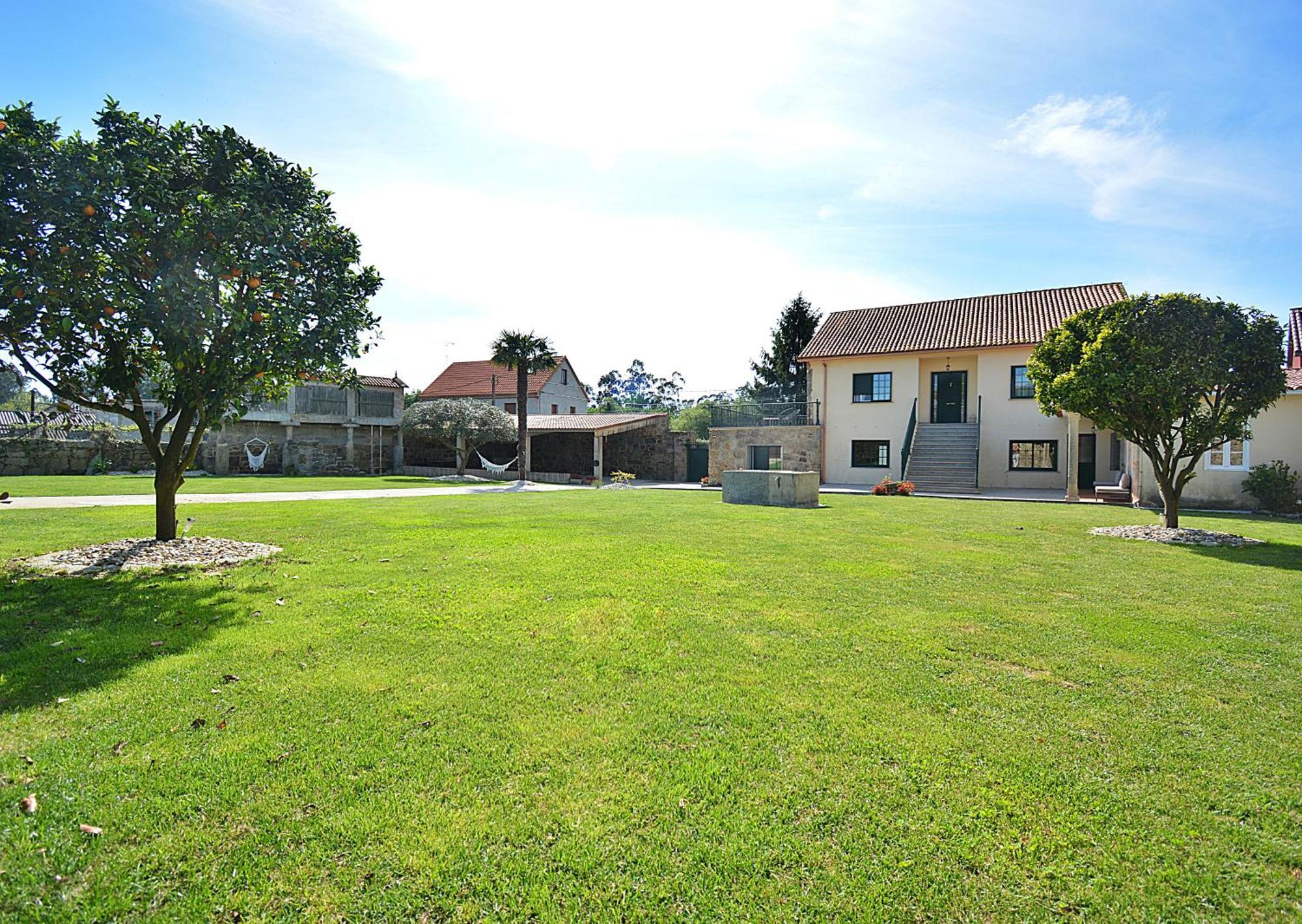 Galihost - Casa Con Enorme Jardin En Cambados Villa Exterior photo
