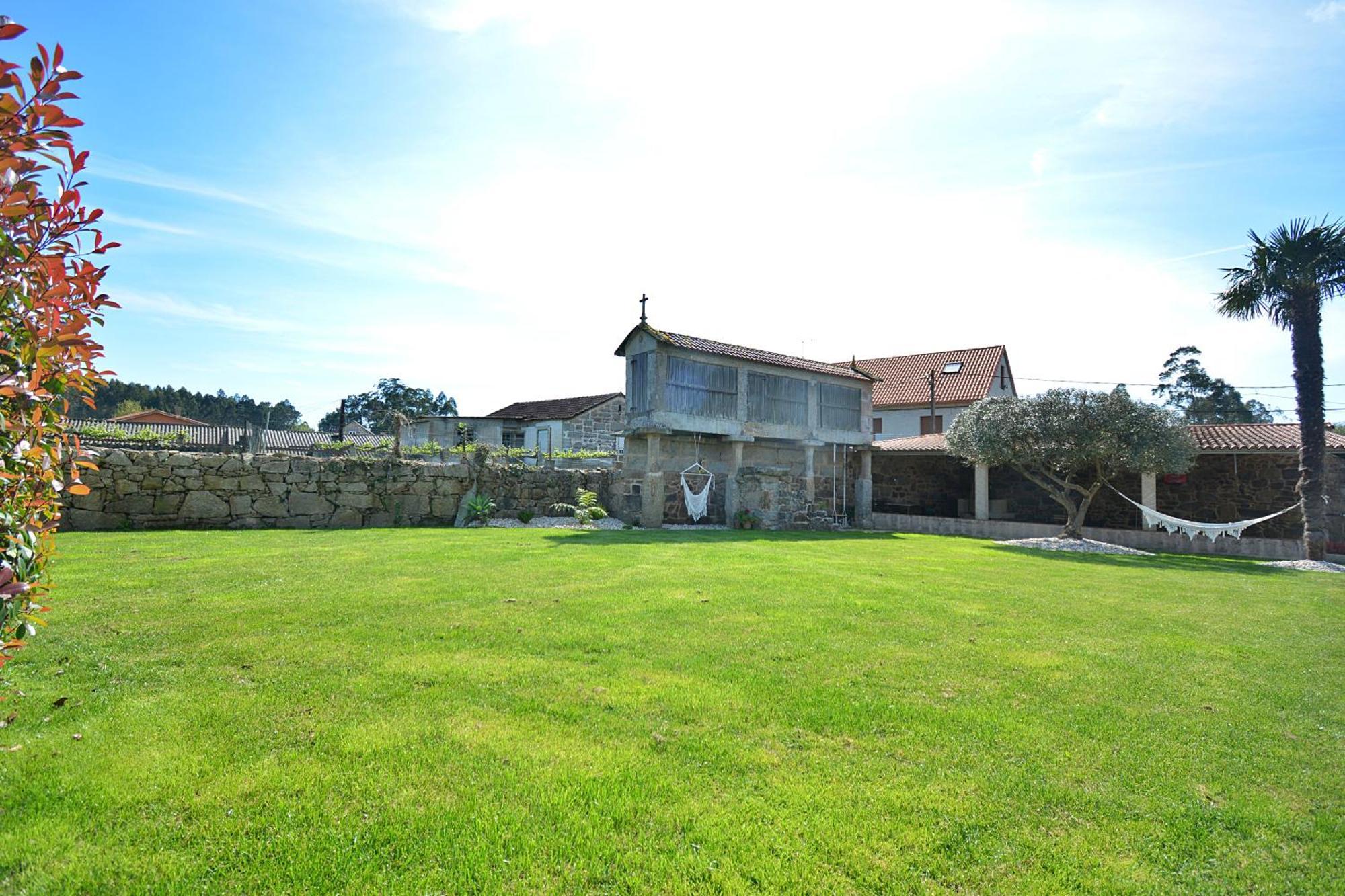 Galihost - Casa Con Enorme Jardin En Cambados Villa Exterior photo
