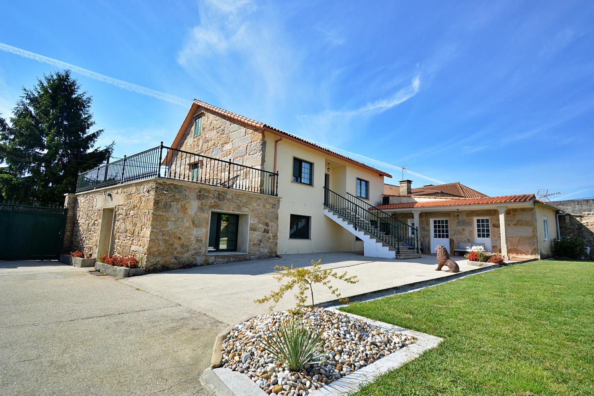 Galihost - Casa Con Enorme Jardin En Cambados Villa Exterior photo